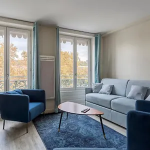 https://hamac-suites-suite-arloing-6-personnes.hotels-rhonealpes.com